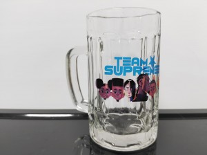 可乐加冰玻璃杯